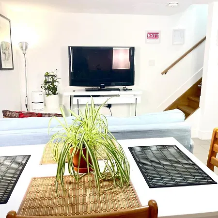 Excellent Private Suite In Bloor West Village